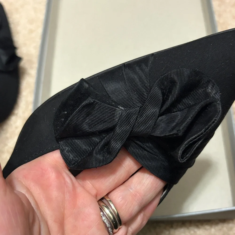 Retro Style Black Heels with Elegant Bow - Picture 4 of 4